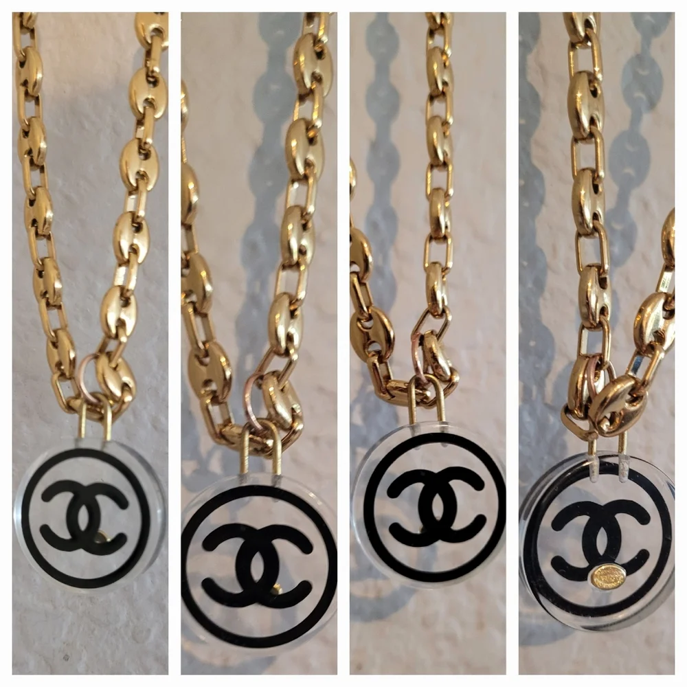 C h a n e l Pendant Necklace - Picture 3 of 10